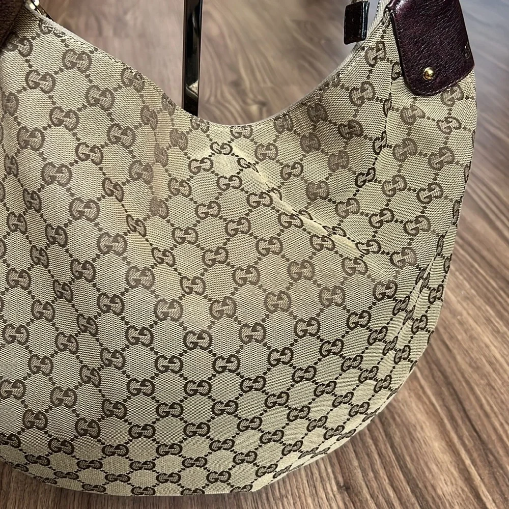 A215 - 💯 % authentic Gucci shoulder bag - Picture 8 of 16